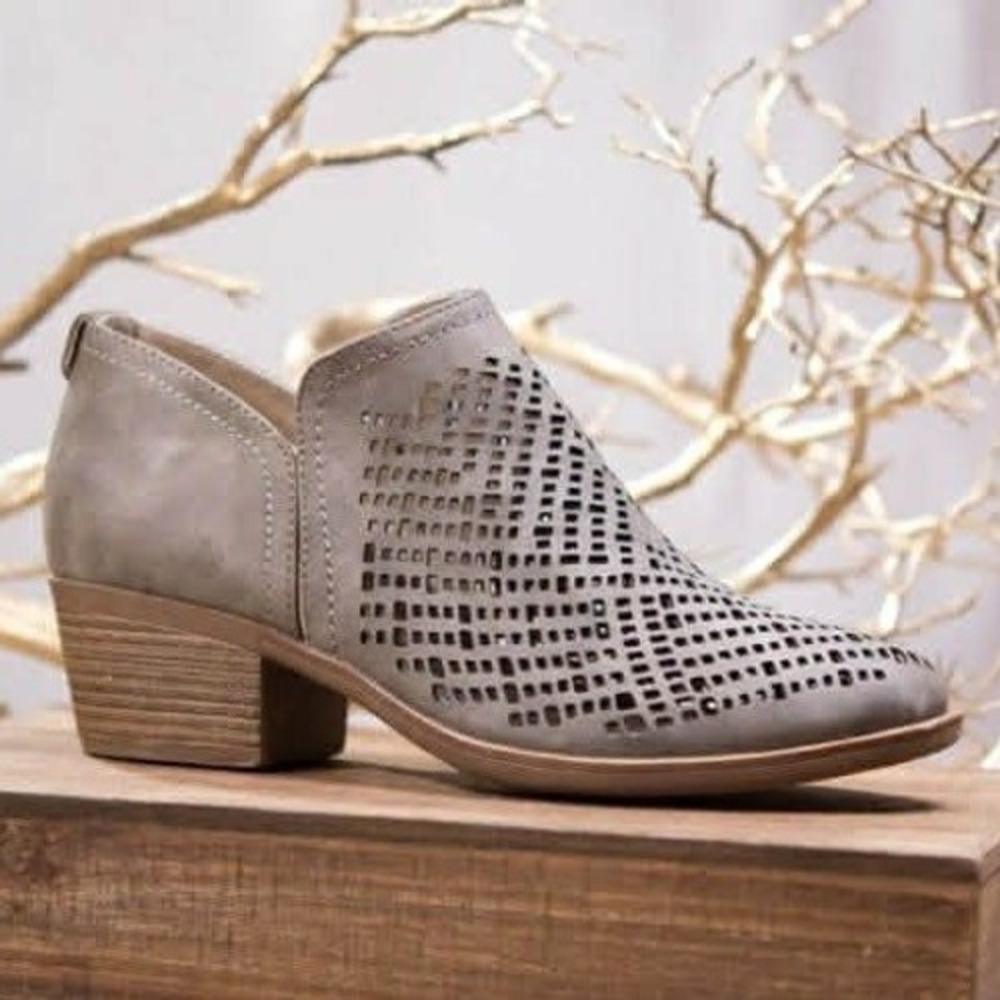 Amanda Blu Birch Laser-Cut Shootie Taupe Ankle Boots Womens 8.5‎ NEW